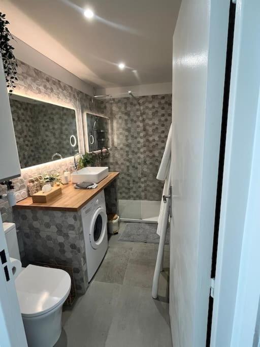 Studio Cosy Avec Terrasse Sur La Plage La Seyne-sur-Mer Luaran gambar